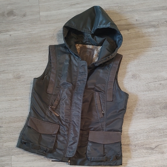 My Tribe Ladies Green Waterproof Vest with Brown Leather Detail Size Large - Picture 1 of 14